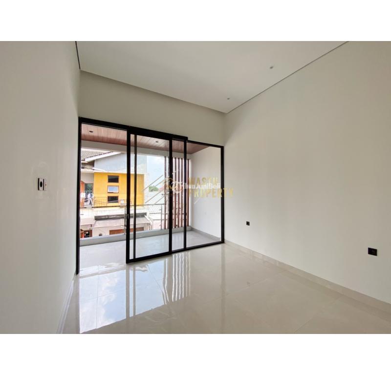 Jual Rumah 2 Lantai Tipe 180 Baru Bonus Kolam Renang Hanya 7 Menit Ke UGM - Sleman