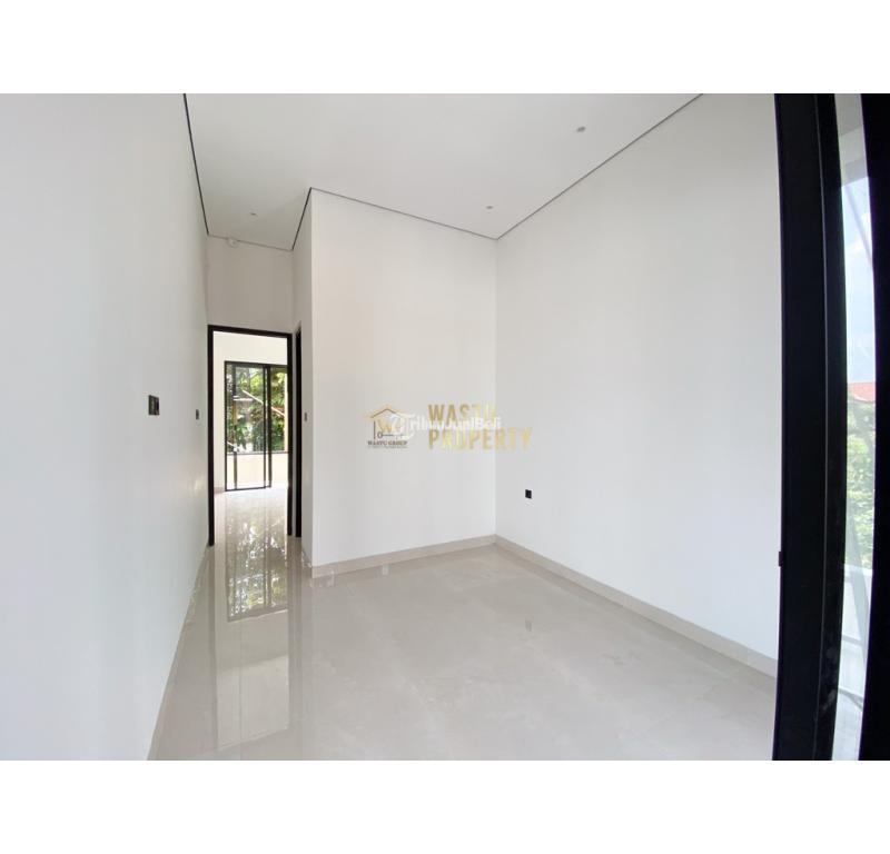 Jual Rumah 2 Lantai Tipe 180 Baru Bonus Kolam Renang Hanya 7 Menit Ke UGM - Sleman