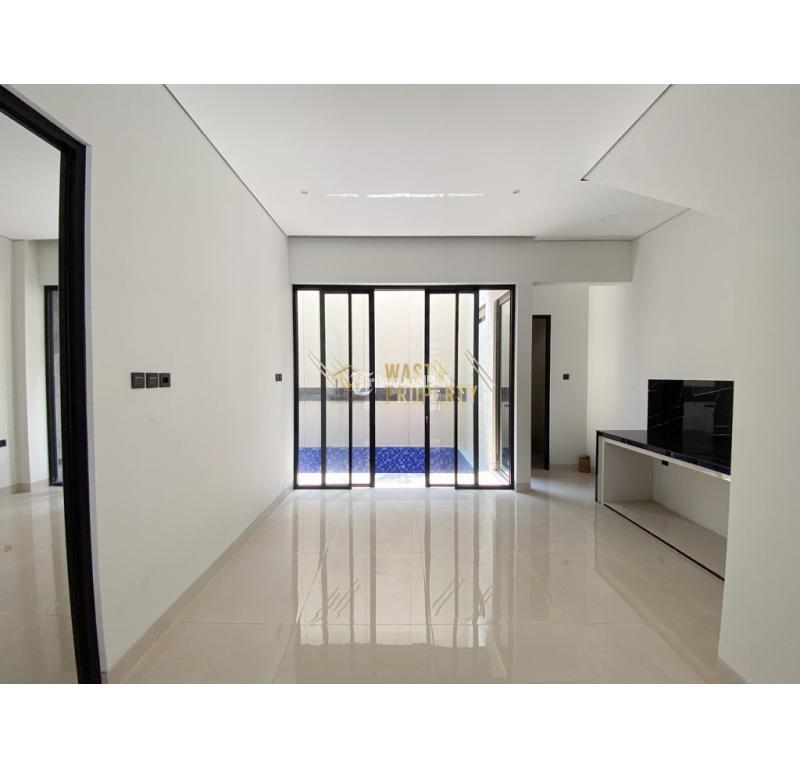 Jual Rumah 2 Lantai Tipe 180 Baru Bonus Kolam Renang Hanya 7 Menit Ke UGM - Sleman