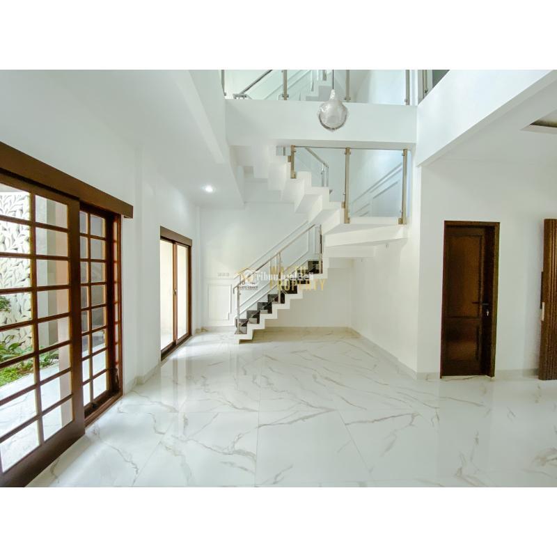 Dijual Rumah Mewah Di Maguwoharjo, Banyak Kamar Dan Akses Mudah ke Kota - Sleman