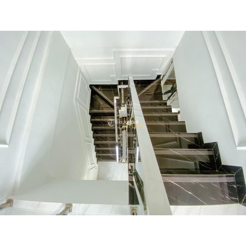 Dijual Rumah Mewah Di Maguwoharjo, Banyak Kamar Dan Akses Mudah ke Kota - Sleman