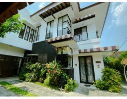 Dijual Villa Mewah 9KT 5KM SHM Di Jantung Kota Jogja, Tanah Luas - Yogyakarta