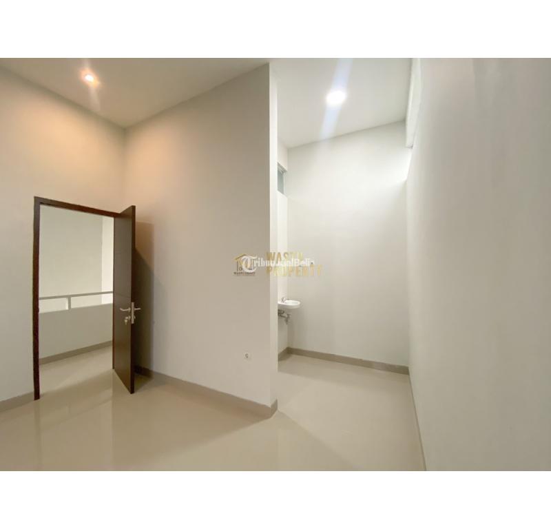 Dijual Rumah 2 Lantai, Lt. 120m2, Lb. 160m2, Shm, Siap Huni, 9 Menit Kampus UGM, Sleman - Yogyakarta