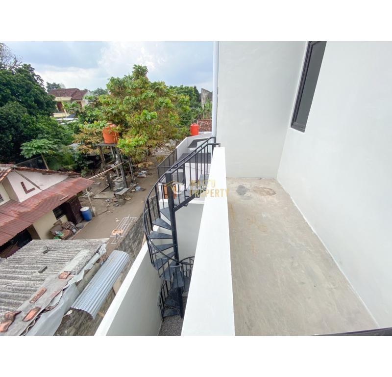 Dijual Rumah 2 Lantai, Lt. 120m2, Lb. 160m2, Shm, Siap Huni, 9 Menit Kampus UGM, Sleman - Yogyakarta