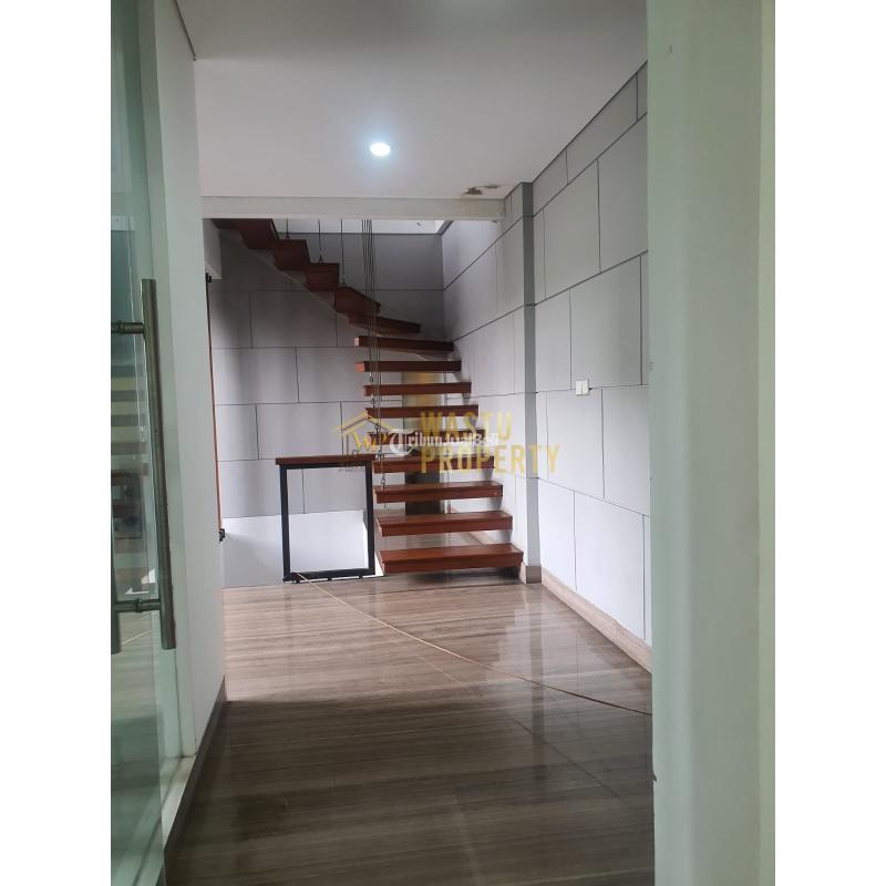 Dijual Rumah Premium, Bangunan 2 Lantai, Lt. 489m2, Lb. 654m2, Shm, Di Pondok Indah, 7 Menit Dari Rs Pondok Indah - Jakarta Selatan