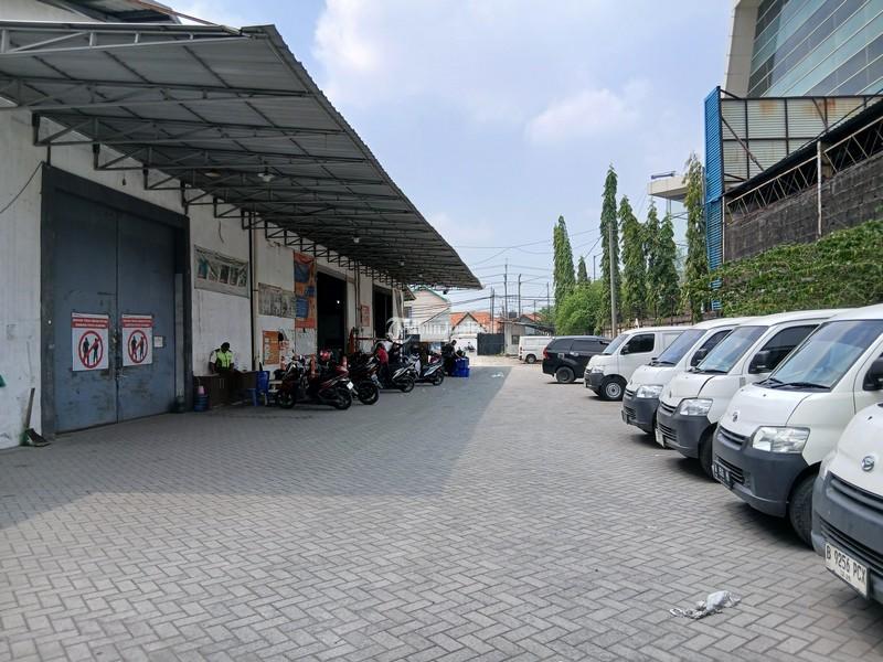 Sewa Gudang 2 Unit Jadi 1 Unit Gandeng Super Strategis di Raya Taman - Sidoarjo