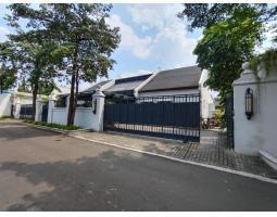 Dijual Rumah Hoek di Kemang Timur, Hanya 10 Menit ke Tol Ampera - Jakarta Selatan 