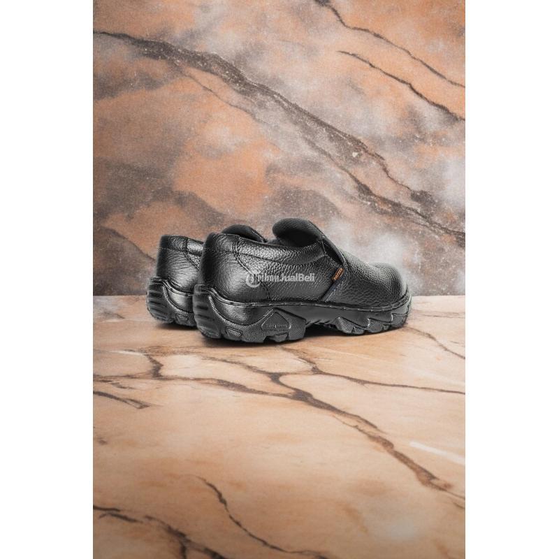 Safety Shoes Parung Panjang - Bogor