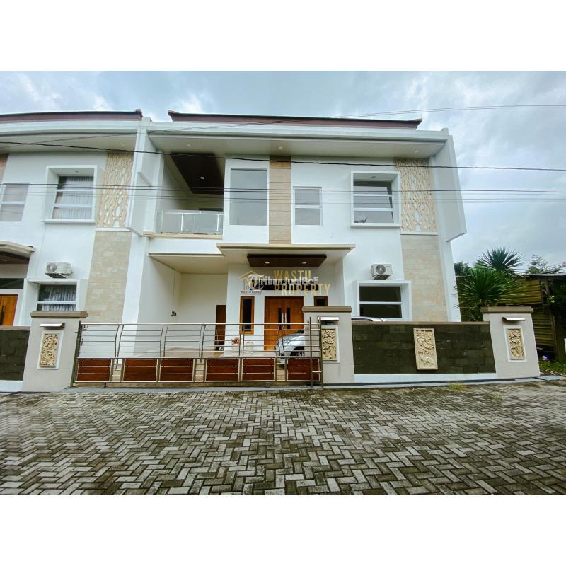 Jual Rumah Modern 2 Lantai Tipe 200 Bangunan Tata Ruang Luas - Sleman