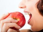Cara Paling Sehat Konsumsi Buah Apel Harus Tanpa atau dengan Kulitnya? Begini Penjelasan yang Benar