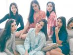 Ini Bukti Kekompakan Girls Squad, Jessica Iskandar dan Nia Ramadhani Pakai Barang yang Sama. Harganya Lebih Mahal Punya Jedar?
