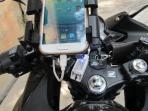 Jangan Sembarangan, Begini Cara yang Tepat Charging Smartphone yang di Motor!