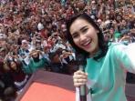 Rilis Lagu Baru, Para Penggemar Ayu Ting Ting Justru Tega Lakukan Hal Ini Kepada Idolanya