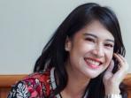 Siapa Sangka Artis Cantik Dian Sastrowardoyo Pilih Mobil Jenis Untuk Kegiatan Sehari-hari