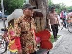 Atas Jasanya Bertugas Antarkan Tamu Presiden Jokowi di Pernikahan Putrinya Nanti, 50 Sopir Becak Akan Dapat Hadiah Ini