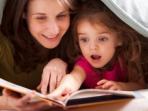 Jarang Dilakukan, Ternyata Ini Manfaat Tak Terduga Saat Membacakan Dongeng Pada Anak Sebelum Tidur