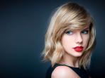 Keren, Taylor Swift Pakai Aksesoris Karya Desainer Indonesia. Ini 4 Fakta Seputar Produk Tersebut