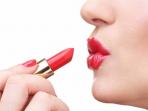 Selain Memperindah Tampilan Bibir, Kamu Bisa Manfaatkan Lipstik Untuk Mempercantik Beberapa Bagian Wajah Ini Lho