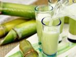 Banyak Dijual Di Pinggir Jalan, Ini Manfaat Tak Terduga Saat Minum Air Sari Tebu