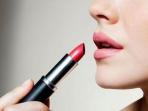 Begini Cara Mudah Mengetahui Lipstik yang Telah Kedaluwarsa. Ternyata Usianya juga Bisa Diperpanjang Lho