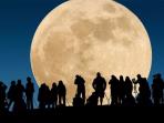 Ini Foto-foto Fenomena Supermoon 2017 Paling Menakjubkan dari Berbagai Belahan Dunia