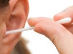 Mengkorek Kuping Gunakan Cotton Bud Ternyata Timbulkan Resiko Membahayakan yang Besar. Tak Percaya? Ini Penjelasannya