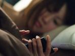 Tidur Dekat Smartphone Bahaya atau Tidak? Kenali Berbagai Dampaknya Sebelum Terlambat!