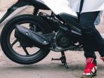 Sering Terjadi, Inilah yang Menyebabkan Standar Tengah Pada Motor Matic Terkadang Macet