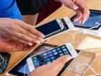 Tips Hemat - Simak Nih 6 Alasan Kamu Gak Perlu Gonta Ganti Smartphone Baru!