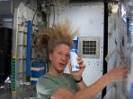 Kocak! Astronot NASA Unggah Video Shampoan di Luar Angkasa, Sensasinya Bikin Kurang Puas