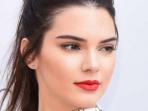 Mengesankan! Pose Dengan Lingerie, Kendall Jenner Tampil Menawan Bersama La Perla!