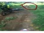 Waduh! Lagi Asyik-Asyik Offroad, Bikers Ini Terjatuh Karena Bertemu Makhluk Asing dan Misterius