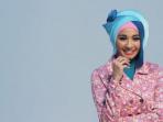 Gaya Berhijab Ala Laudya Chintya Bella Nih! Simple dan Elegant! Ikutin Tuttorialnya Yuk!