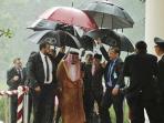 Kecewa pada Raja Salman, Jokowi: Sudah Mayungi Waktu Hujan, Sudah Nyetiri Sendiri Malah Dapat Lebih Kecil! 