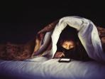 Tujuh Kebiasaan Salah yang Kita Tetap Lakukan Ketika Mantengin Layar HP. Yuk Segera Diubah agar Tak Ganggu Kesehatan Mata