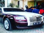 Tunggangi Rolls Royce Mentereng Saat Pemberkatan, Banyak Netizen Bertanya-tanya Profesi Suami Momo Geisha. Ini Jawabannya