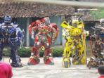 Viral! Hebohkan Warga Semarang, Para Robot Transformers Ini Jalan-jalan Keliling Kampung! Simak Videonya!