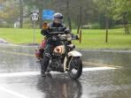 Begini Cara Keringkan Helm Saat Habis Kena Hujan. Awas Jangan Sampai Salah, Bahaya