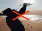 Bukan Hoax! Ini Resiko Parah Bagi Anda yang Sering Minum Sambil Berdiri, Hentikan Sekarang Juga