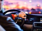 Dianggap Sebaga Hal Lumrah, Cara-cara Menyetir Mobil Seperti Ini Justru Merupakan Kesalahan Fatal
