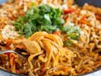 Hati-hati untuk Kamu yang Hobi Santap Mie Instan Level Sangat Pedas. Begini Efek Terburuknya