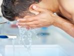 Sayang dengan Kulit Wajah? Jangan Pernah Cuci Muka di Pagi Hari, Begini Alasannya