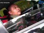 Video Viral! Terjebak Macet, Pria Berseragam Perwira TNI ini Pecahkan Kaca Bus Dengan Tongkat dan Kabur