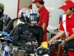 Bensin Motor Cepat Habis? Gak Perlu Panik, Gunakan Trik Ini Saat Pengisian BBM di SPBU