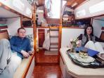 Bosan Punya Rumah untuk Tempat Tinggal, Anda Bisa Coba Sensasi Hidup & Tinggal di dalam Kapal & Begini Tipsnya