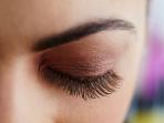 Ingin Bulu Mata Lebih Panjang Secara Alami? Cobalah Tips yang Tak Biasa Ini, dijamin Ampuh!