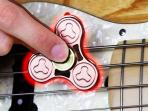 Keren! Ternyata Ini Fungsi Lain Fidget Spinner Terhadap Alat Musik Bass, Bikin Lebih Gampang Mainnya Lho!