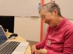 Salut, Bikin Sebuah Game, Nenek Berusia Hampir Satu Abad Ini Berhasil Raih Beasiswa dari Apple