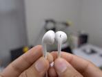 Taukah Anda Fungsi Lubang Kecil di Earphone Ini? Jangan Anggap Tak Ada, Begini Peranannya
