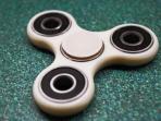 Waspadalah, Fidget Spinner yang Sedang Booming Ini Telah Menyebabkan Korban, Seperti Balita yang Satu Ini!